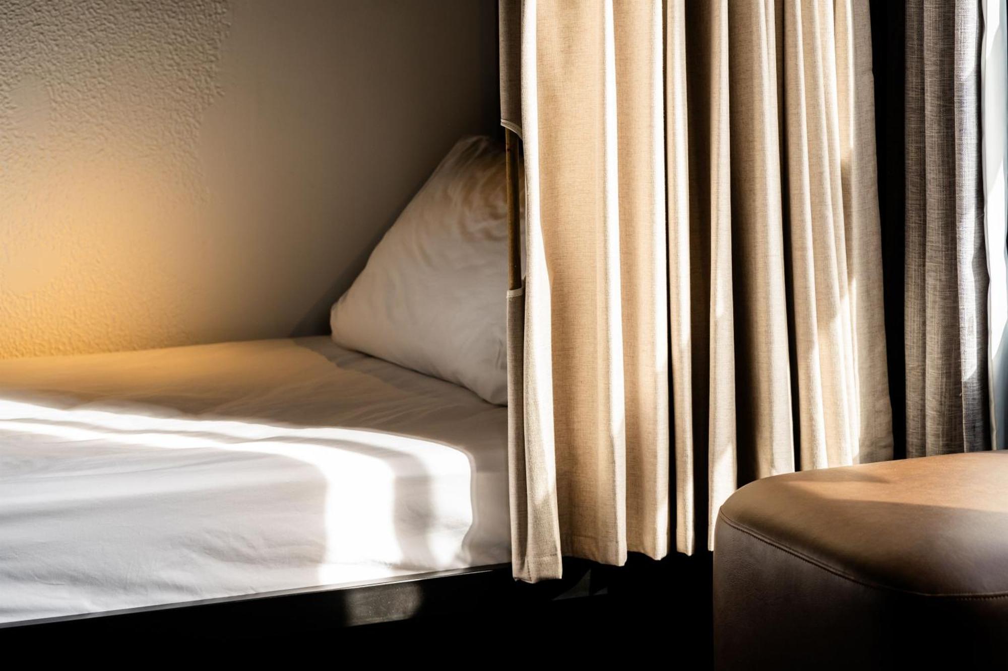 Хостел Haka House Веллінгтон Екстер'єр фото A bed in a hotel room