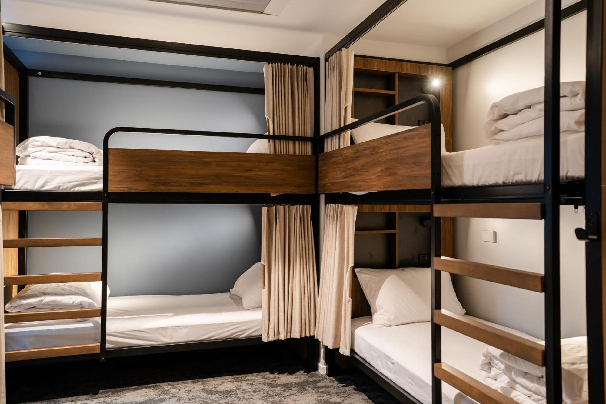 Хостел Haka House Веллінгтон Номер фото A capsule hotel in Tokyo
