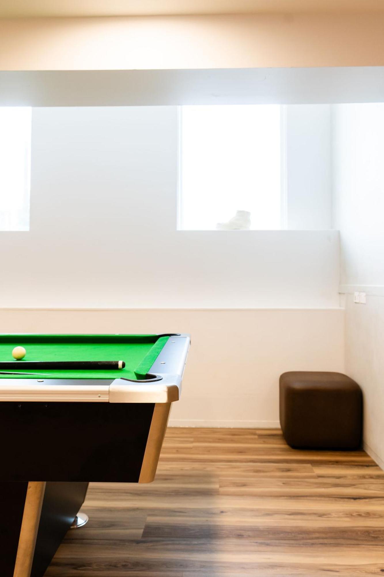 Хостел Haka House Веллінгтон Екстер'єр фото A pool table in a student house